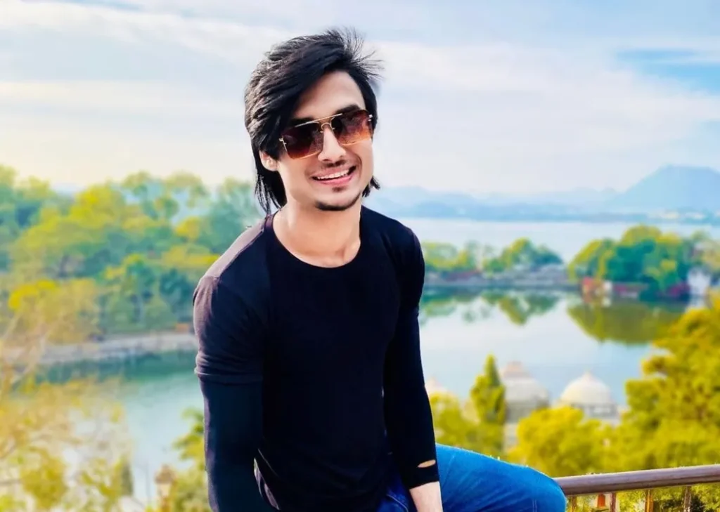 Abraz I Khan Biography, Height, Weight, Age, Instagram, Girlfriend, Family, Affairs, Salary, Net Worth, Photos, Facts & More