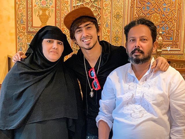 Adnaan Shaikh With His Father And Mother