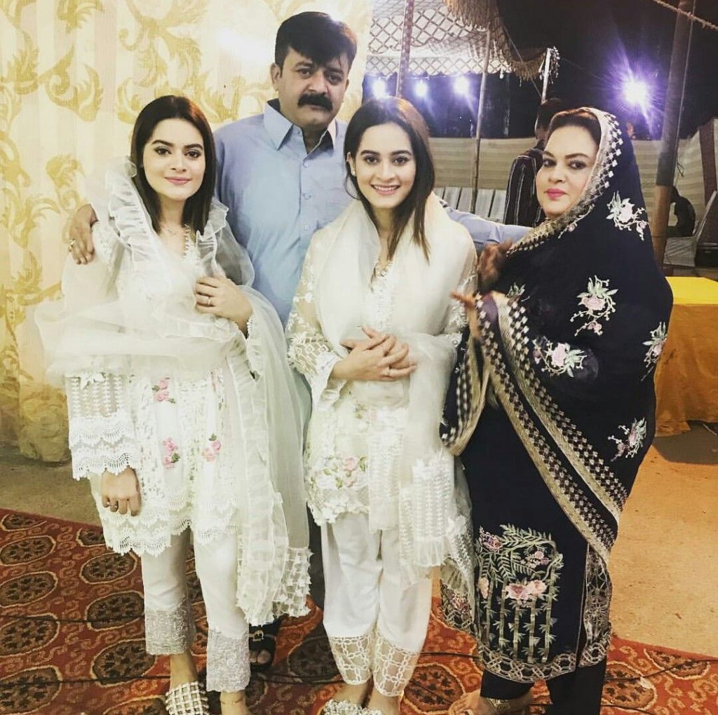  Minal Khan With Her Father And Mother