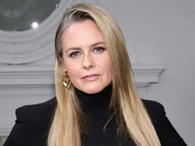 Alicia Silverstone Biography Height Weight Age Movies Husband Family Salary Net Worth Facts More
