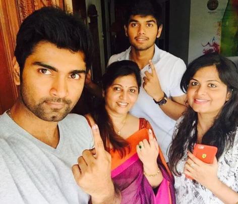 Atharvaa With His Brother And Sister
