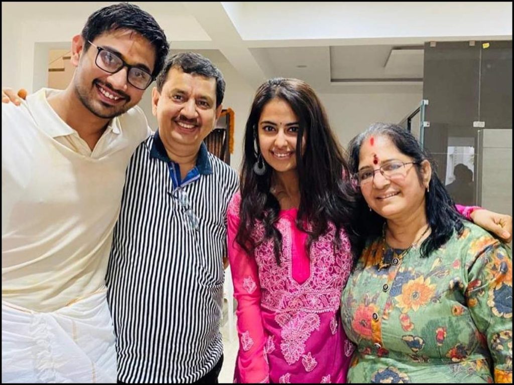 Avika Gor With Her Father And Mother
