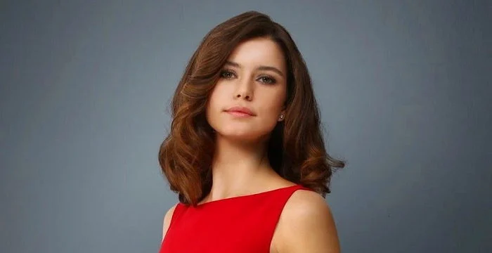 Beren Saat Biography Height Weight Age Movies Husband Family Salary Net Worth Facts More