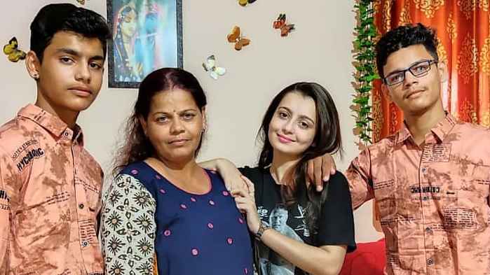 Chahat Pandey With Her Family