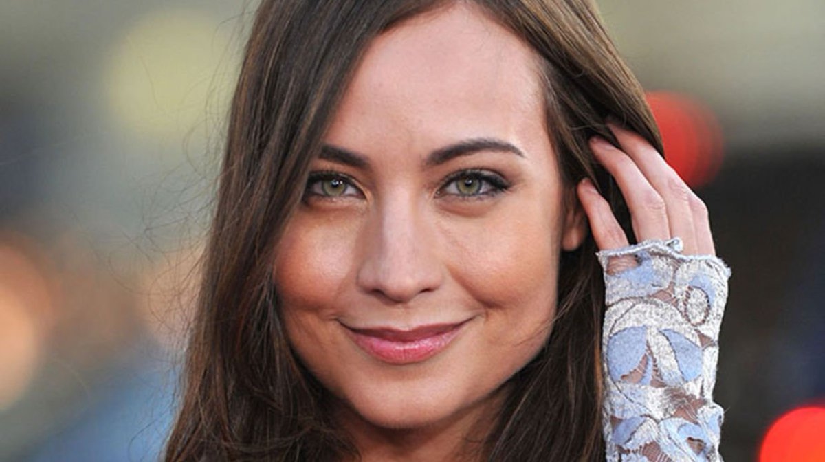 Courtney Ford Biography Height Weight Age Movies Husband Family Salary Net Worth Facts More