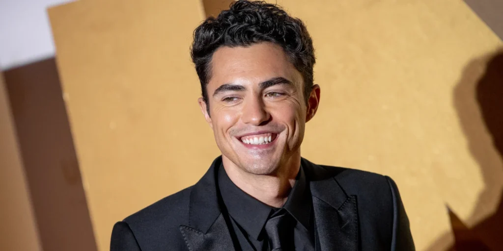 Darren Barnet Biography Height Weight Age Movies Wife Family 