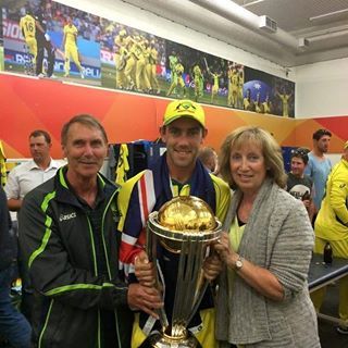 Glenn Maxwell With His Father And Mother