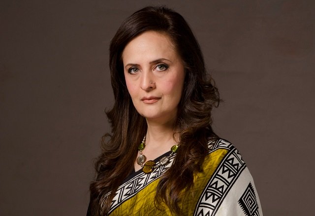 Hina Khawaja Bayat as Ahil's mother