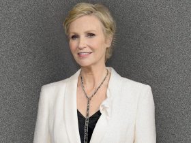 Jane Lynch Biography Height Weight Age Movies Husband Family Salary Net Worth Facts More