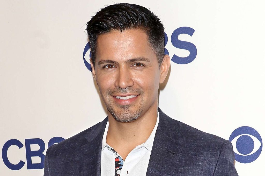 Jay Hernandez Biography, Height, Weight, Age, Movies, Wife, Family, Salary, Net Worth, Facts & More