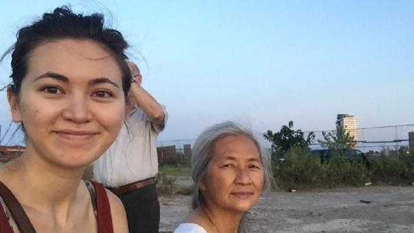 Jessica Henwick With Her Mother
