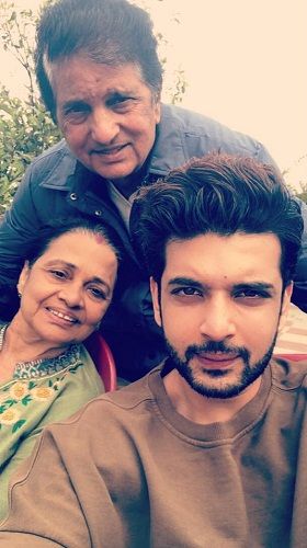 Karan Kundrra With His Father And Mother