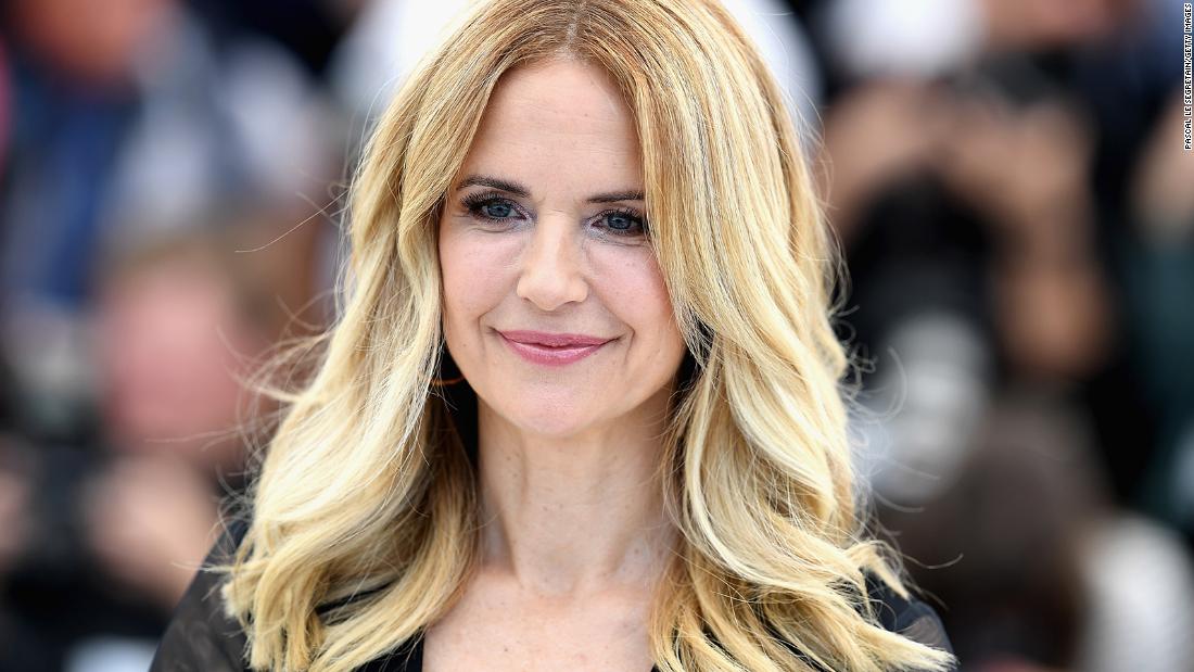 Kelly Preston Biography, Height, Weight, Age, Movies, Husband, Family(01)