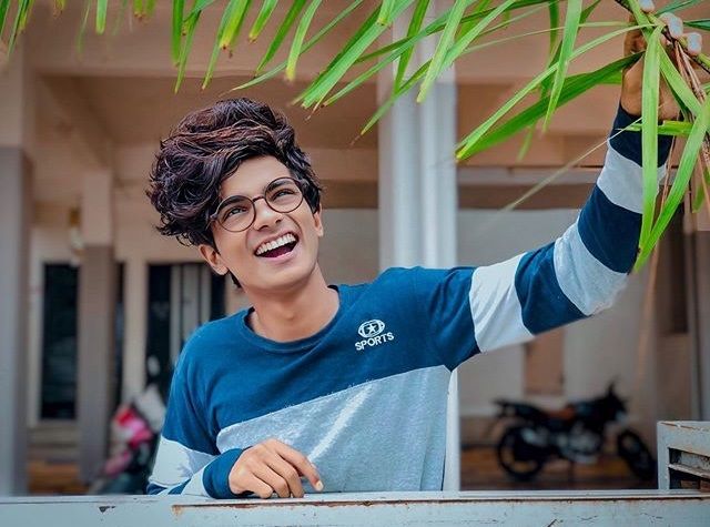 Krishna Gawali Biography, Height, Weight, Age, Instagram, Girlfriend, Family, Affairs, Salary, Net Worth, Photos, Facts & More