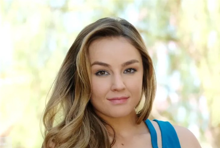 Lexi Ainsworth Biography, Height, Weight, Age, Movies, Husband, Family, Salary, Net Worth, Facts & More