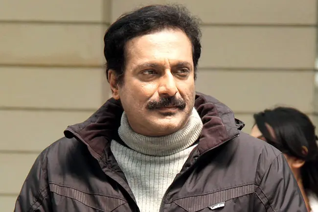 Milind Gunaji as Thakur Vijender Singh