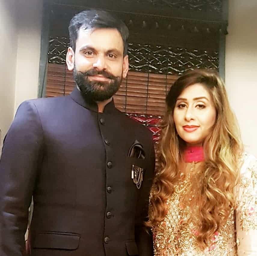 Mohammad Hafeez With His Wife