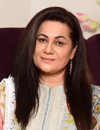 Nida Mumtaz as Ulfat and Farhat's mother

