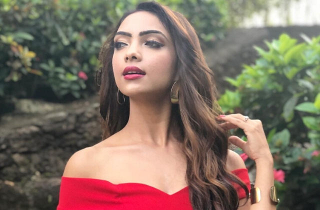 Pooja Banerjee Biography, Height, Age, TV Serials, Husband, Family, Salary, Net Worth, Awards, Photos, Facts & More