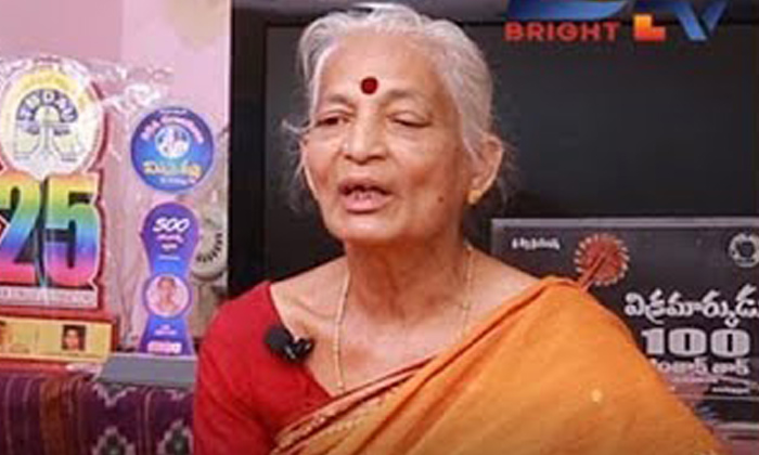 Prameela Rani as grandmother of Mahesh