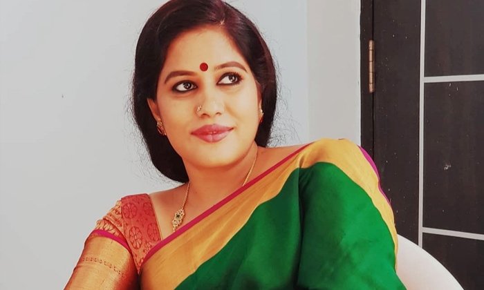 Roopa Laxmi as Keerthi's mother