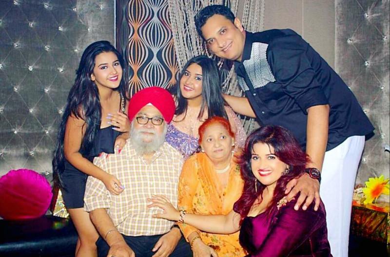 Roshni Walia With Her Family