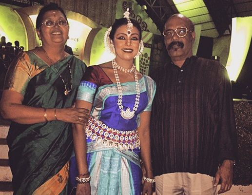 Sandhya Manoj With Her Father And Mother