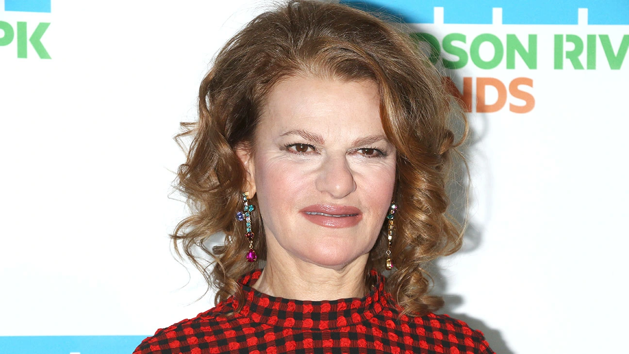 Sandra Bernhard Biography Height Weight Age Movies Husband Family Salary Net Worth Facts More