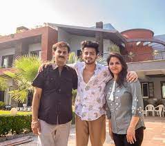 Sanket Mehta With His Father And Mother