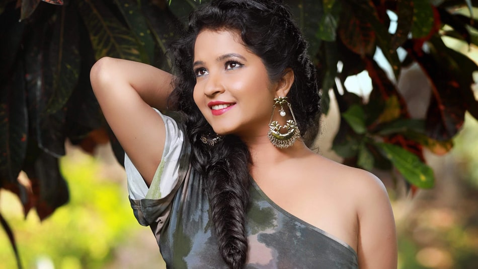Shubha Poonja Biography, Height, Weight, Age, Instagram, Boyfriend, Family, Affairs, Salary, Net Worth, Photos, Facts & More