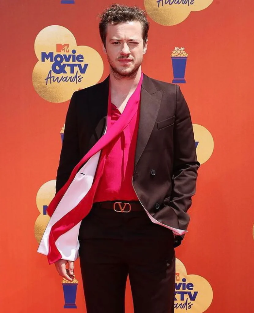 Joseph Quinn Biography, Height, Weight, Age, Movies, Wife, Family