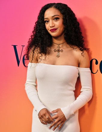 Samantha Logan Biography, Height, Weight, Age, Movies, Husband, Family