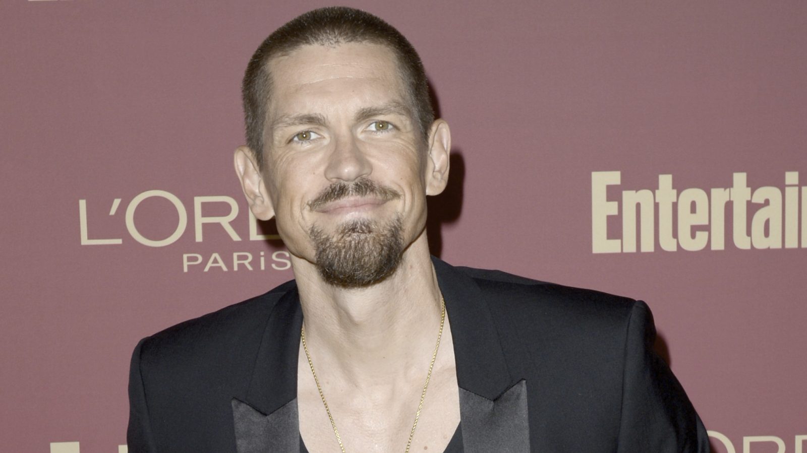 Steve Howey Biography Height Weight Age Movies Wife Family Salary Net Worth Facts More