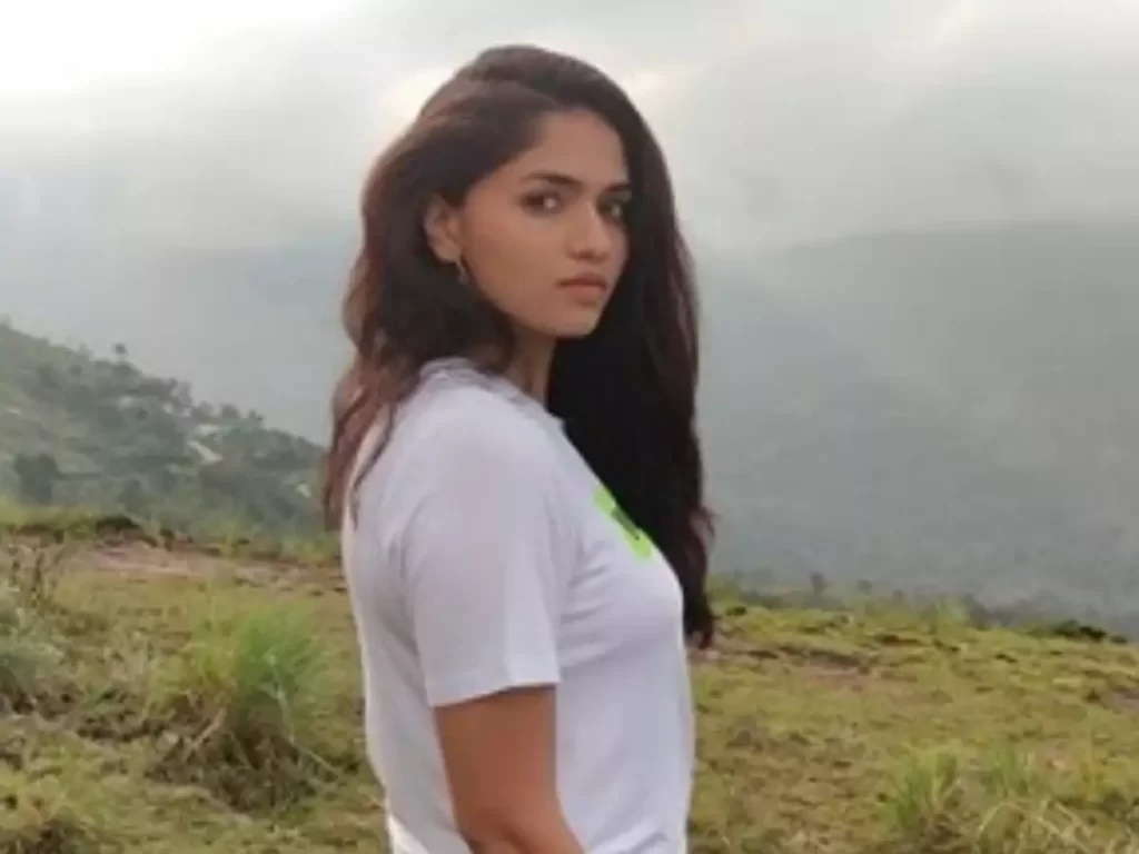 Sunaina as Radhika