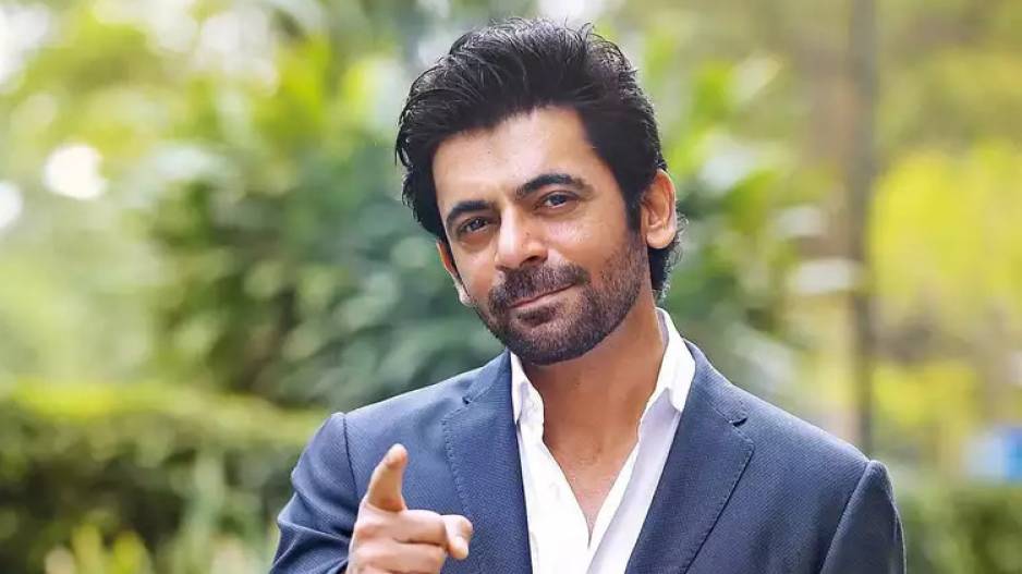 Sunil Grover Biography, Height, Age, TV Serials, Wife, Family, Salary, Net Worth, Awards, Photos, Facts & More