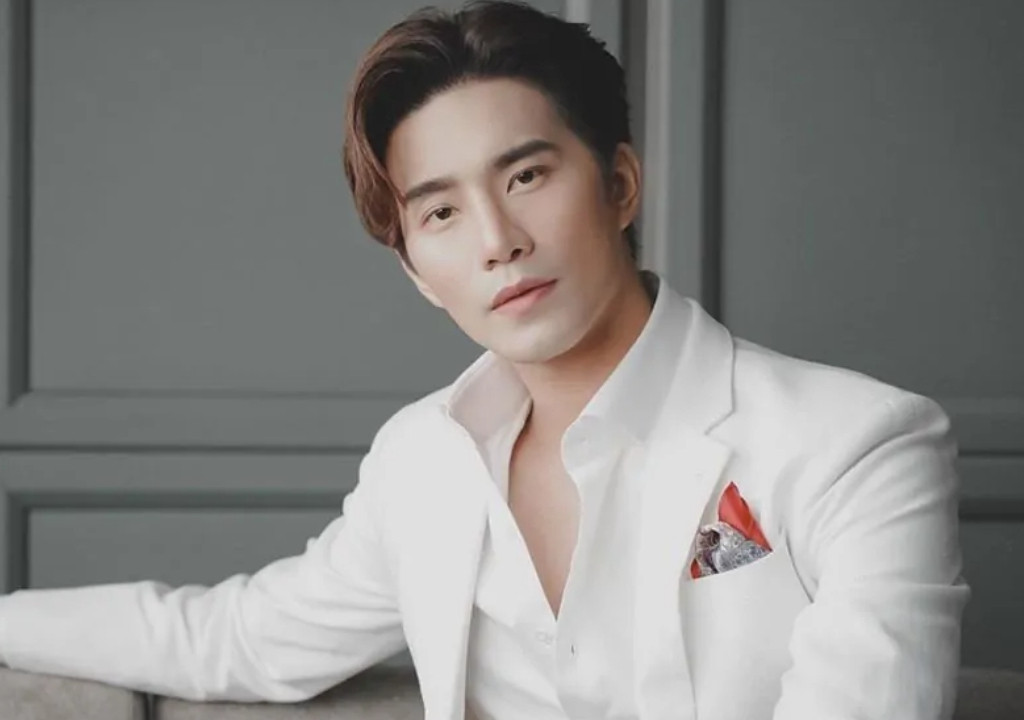 Thassapak Hsu Biography, Height, Weight, Age, Movies, Wife, Family ...