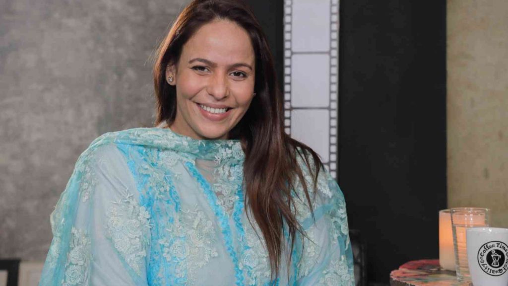 Zainab Qayyum as Nafisa